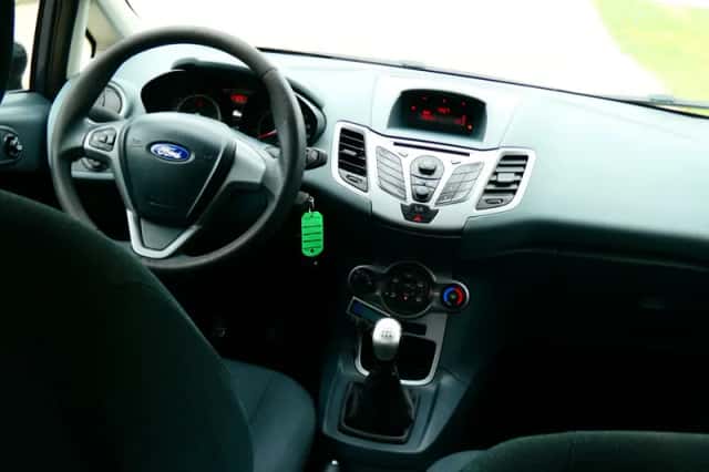 Ford Fiesta (2010) thumbnail 3