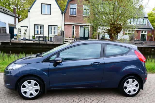 Ford Fiesta (2010) thumbnail 4