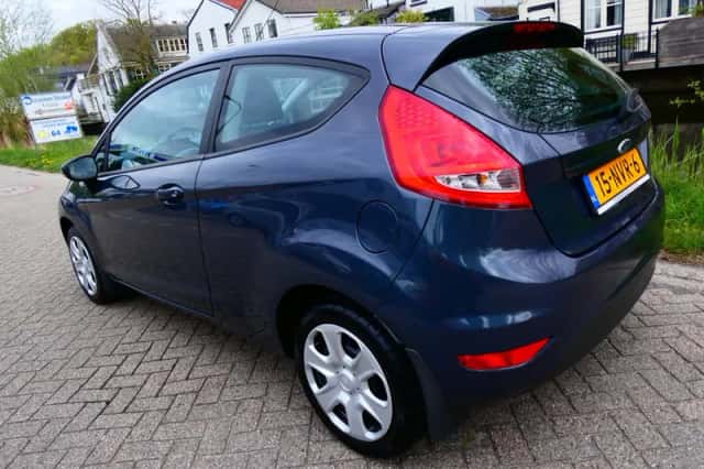 Ford Fiesta (2010) thumbnail 5