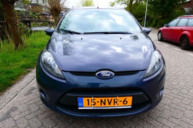 Ford Fiesta (2010) thumbnail 6