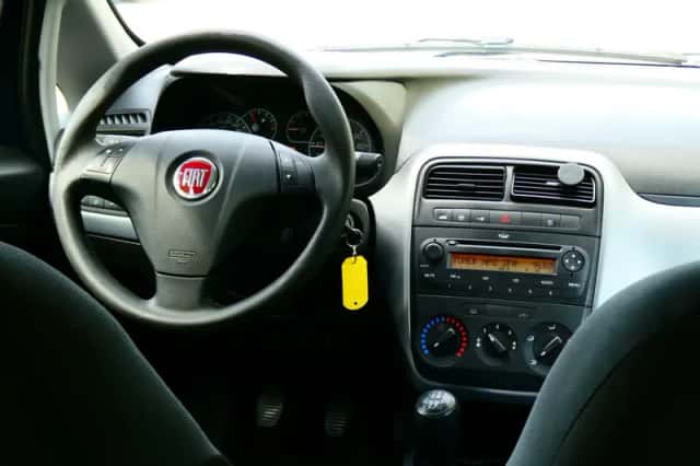 Fiat Grande Punto (2010) thumbnail 2