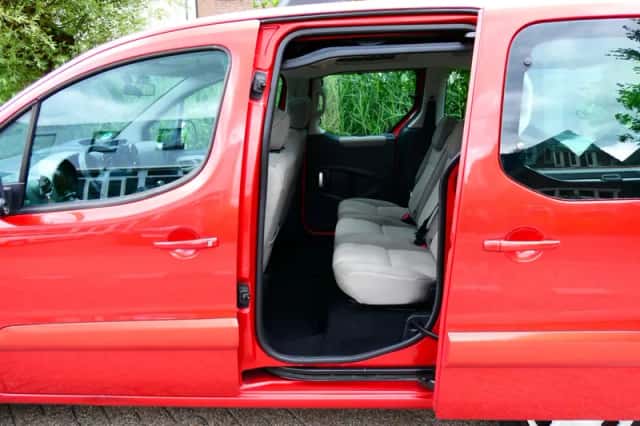 Peugeot Partner (2010) thumbnail 2
