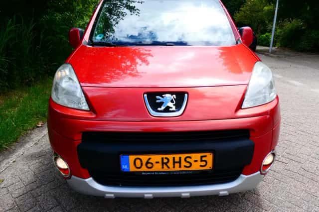 Peugeot Partner (2010) thumbnail 6
