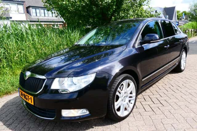 Škoda Superb (2010) thumbnail 1