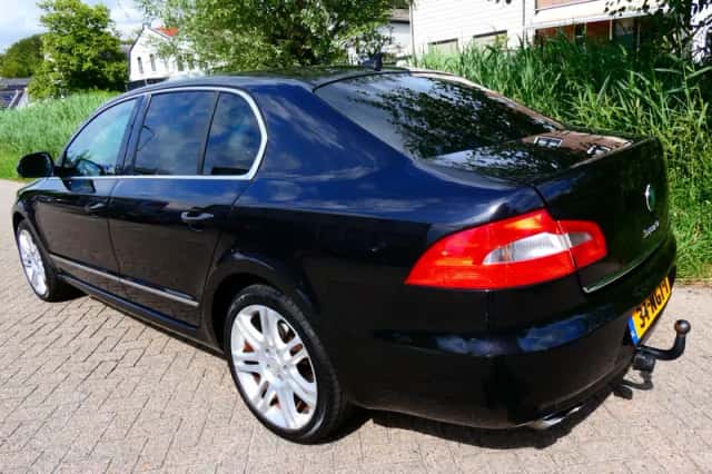 Škoda Superb (2010) thumbnail 5