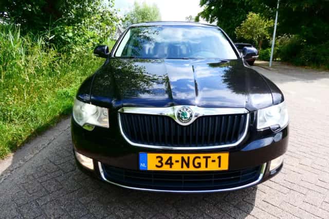 Škoda Superb (2010) thumbnail 6