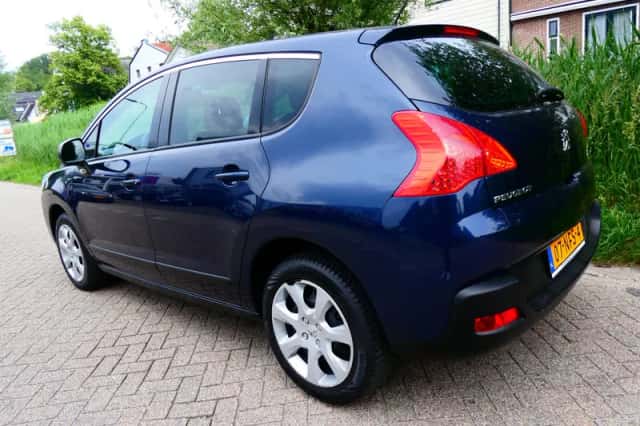 Peugeot 3008 (2010) thumbnail 5