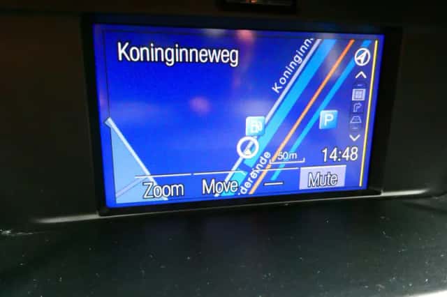 Ford Kuga (2015) thumbnail 3