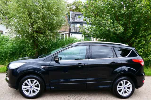 Ford Kuga (2015) thumbnail 4