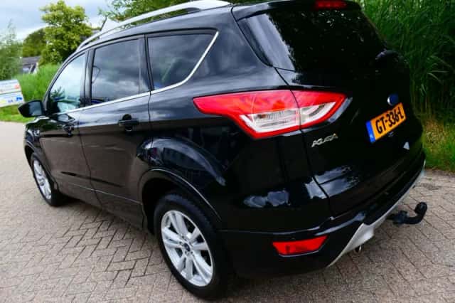 Ford Kuga (2015) thumbnail 5