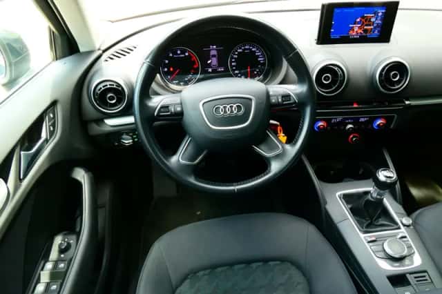 Audi A3 (2016) thumbnail 2