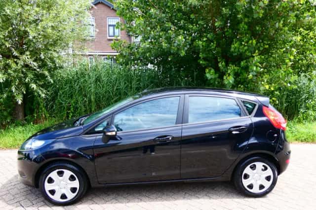 Ford Fiesta (2012) thumbnail 4