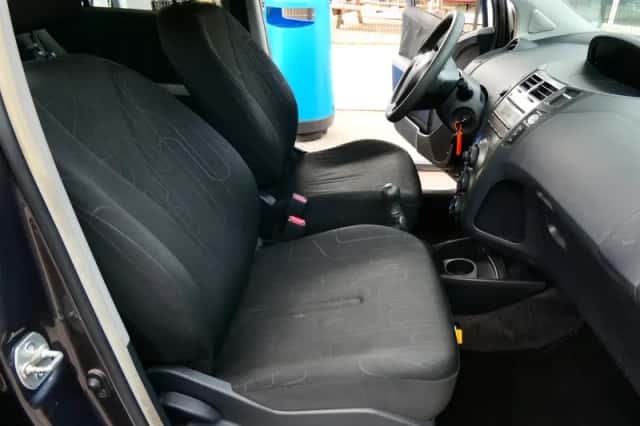 Toyota Yaris (2010) thumbnail 3