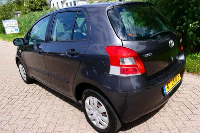 Toyota Yaris (2010) thumbnail 4