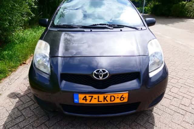 Toyota Yaris (2010) thumbnail 5