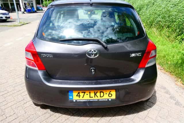 Toyota Yaris (2010) thumbnail 6