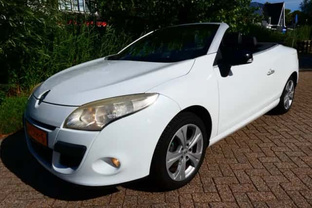 Renault Mégane (2010) thumbnail 1