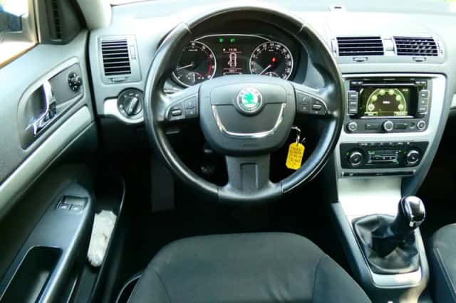 Škoda Octavia (2013) thumbnail 2