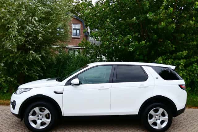 Land Rover Discovery Sport (2016) thumbnail 1