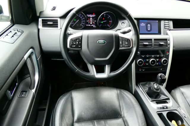 Land Rover Discovery Sport (2016) thumbnail 3
