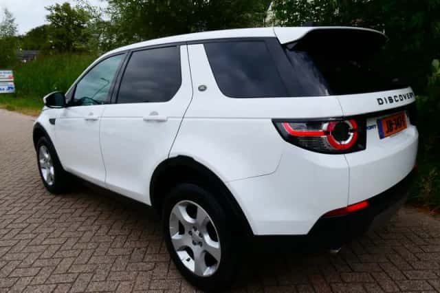 Land Rover Discovery Sport (2016) thumbnail 5