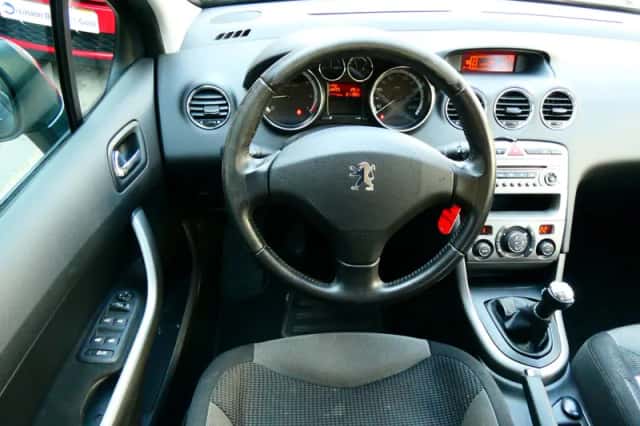 Peugeot 308 (2009) thumbnail 2