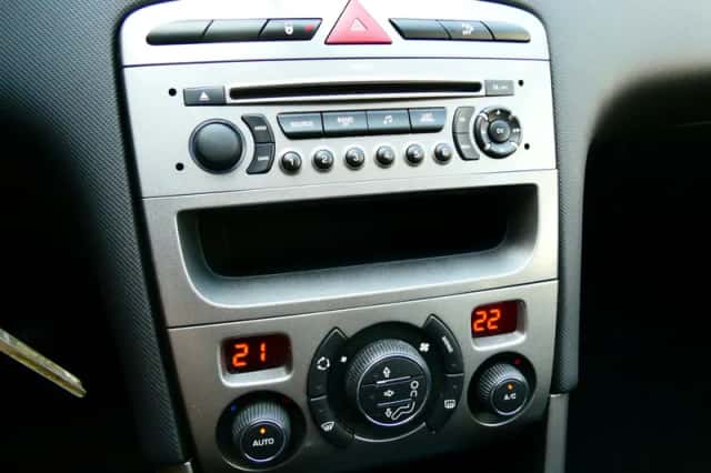 Peugeot 308 (2009) thumbnail 3