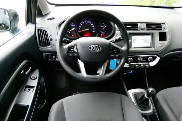 Kia Rio (2014) thumbnail 2