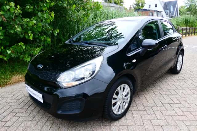 Kia Rio (2014) thumbnail 4