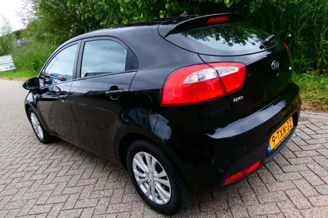 Kia Rio (2014) thumbnail 5
