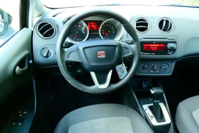 SEAT Ibiza (2011) thumbnail 2