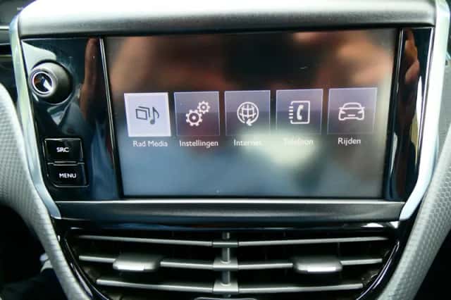 Peugeot 2008 (2016) thumbnail 3