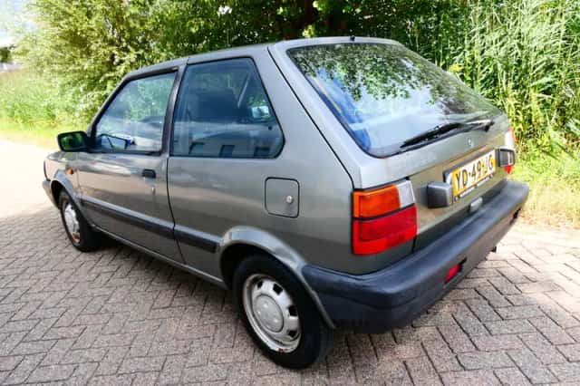 Nissan Micra (1990) thumbnail 5