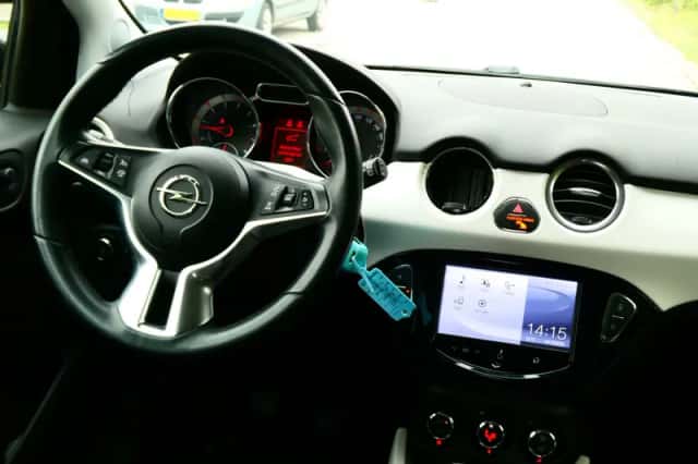 Opel Adam (2014) thumbnail 3