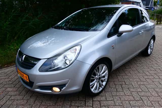 Opel Corsa (2010) thumbnail 1