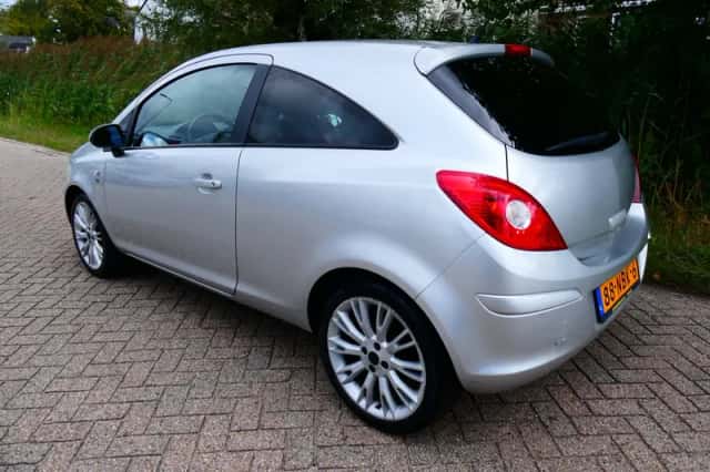 Opel Corsa (2010) thumbnail 5