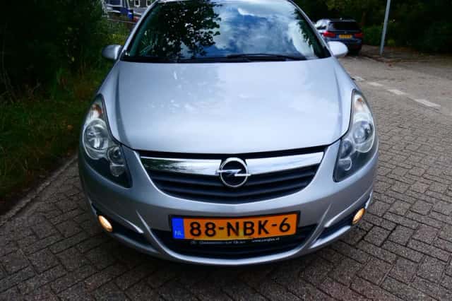 Opel Corsa (2010) thumbnail 6