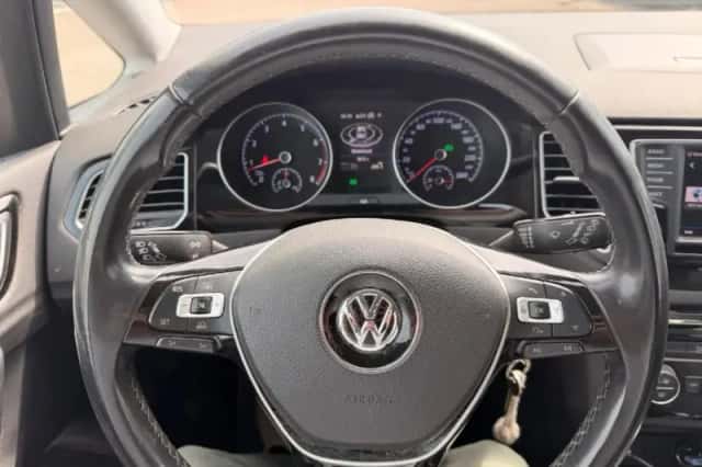 Volkswagen Golf Sportsvan (2017) thumbnail 4