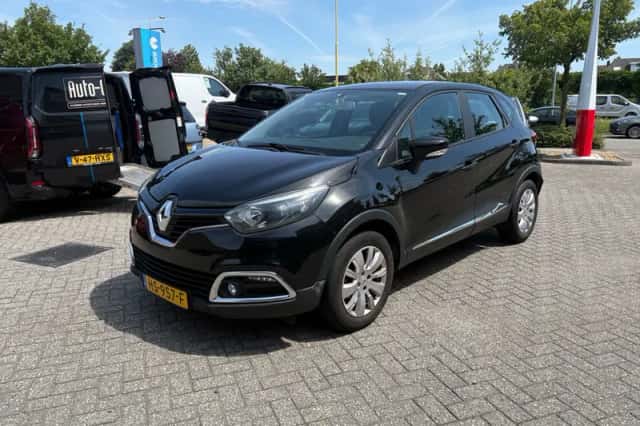 Renault Captur (2016) thumbnail 1