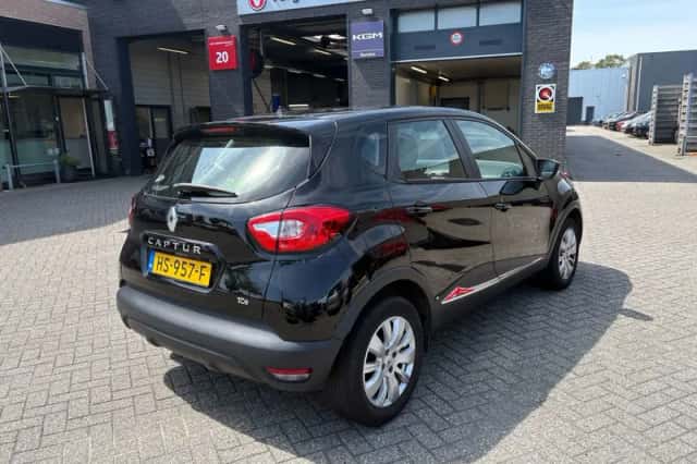 Renault Captur (2016) thumbnail 2