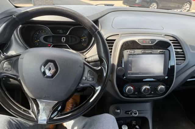 Renault Captur (2016) thumbnail 4