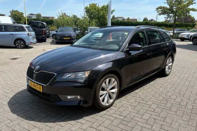 Škoda Superb (2018) thumbnail 1