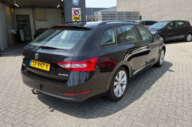 Škoda Superb (2018) thumbnail 2