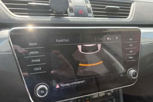 Škoda Superb (2018) thumbnail 3