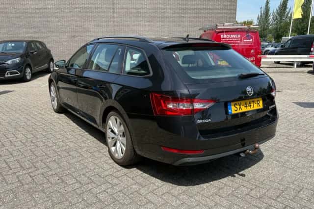 Škoda Superb (2018) thumbnail 5