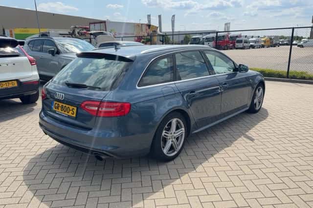 Audi A4 (2015) thumbnail 2