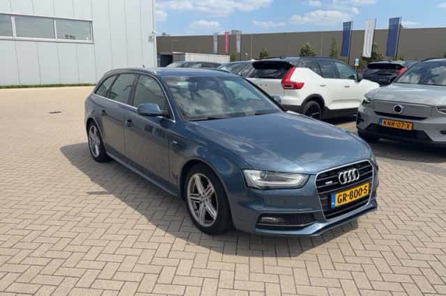 Audi A4 (2015) thumbnail 5