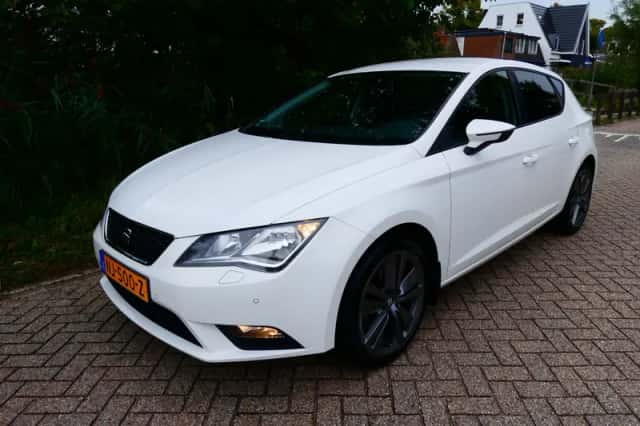 SEAT Leon (2015) thumbnail 1