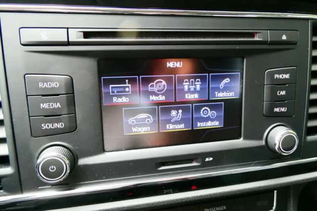 SEAT Leon (2015) thumbnail 3