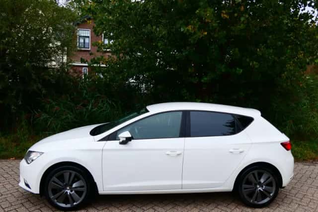 SEAT Leon (2015) thumbnail 4